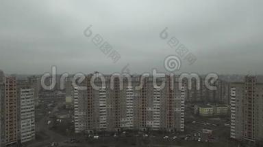 空中镜头灰色苏联房屋模式。 苏联相同的房屋