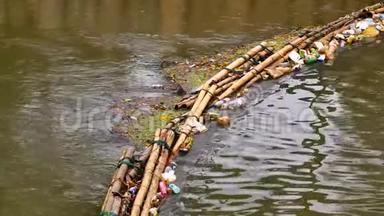 竹制入海前的废物收集装置