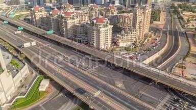 在迪拜市区的高速公路立交桥的空中<strong>观景台</strong>。