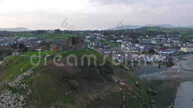 英国威尔士克里奇特城堡和海滩的鸟瞰图