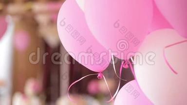 优雅的婚礼或生日宴会桌上有气球，关门