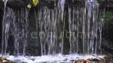 乌曼索菲夫斯基公园的瀑布
