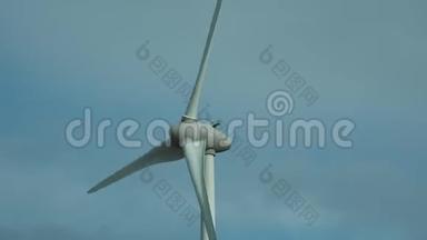风力涡轮机的细节。 风力发电机的发电机和底座。 可再生能源。 电动风车