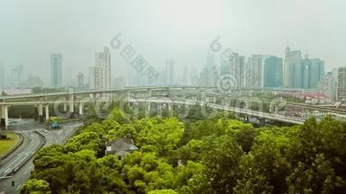 中国<strong>上海</strong>现代城市<strong>立交桥</strong>繁忙交通时间的推移