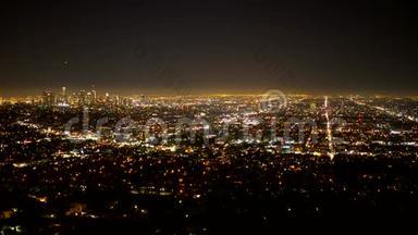 <strong>夜晚</strong>令人惊叹的<strong>洛杉矶</strong>空中景色