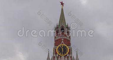 莫斯科克里姆林宫主钟命名为库兰蒂在斯帕斯卡亚塔12小时。 红场。 时间推移