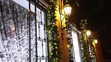 圣诞节餐厅的外部，圣诞节装饰，餐厅的外观，发光的灯光，外面