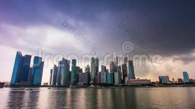 暴风雨阳光明媚的天空滨海湾市中心全景4k时间流逝新加坡
