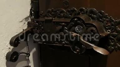 老式古董铁门锁