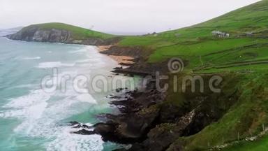 飞越爱尔兰西海岸<strong>令人惊叹</strong>的绿色丁格尔半岛
