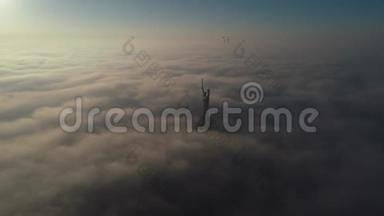 黎明时分在雾中俯瞰纪念碑<strong>祖国</strong>，乌克兰基辅，4k