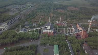 工业区工厂的鸟瞰图。 重工业从上面。