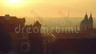 捷克共和国布拉格市的<strong>景色</strong>，清晨从赫拉德坎尼<strong>城堡</strong>的城墙上俯瞰全景