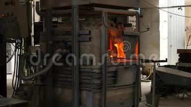 马耳他塔卡利工艺村的玻璃吹制壁炉----后续工作顺利进行