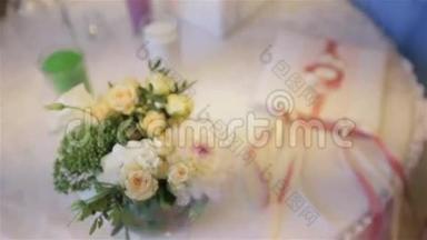 一束新鲜玫瑰。 喜庆的鲜花花束。 婚礼新娘花束。 结婚花。