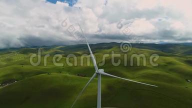 风轮机<strong>养殖场</strong>上美丽的晚山景观.. 绿色生态世界可再生能源生产。 鸟瞰图