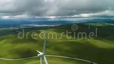 风轮机<strong>养殖场</strong>上美丽的晚山景观.. 绿色<strong>生态</strong>世界可再生能源生产。 空中景观
