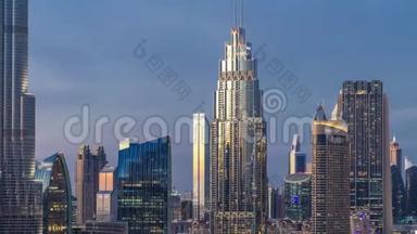 迪拜市中心的天际线<strong>日夜</strong>不停，从迪拜的顶部可以看到塔楼的全景