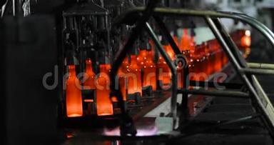 制造工业<strong>工厂</strong>，自动化<strong>生产</strong>线，用于<strong>生产</strong>瓶子。