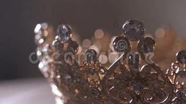 豪华珠宝店的婚礼皇冠形象