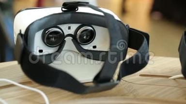 VR耳机，虚拟现实套装，VR眼镜.. 潘潘