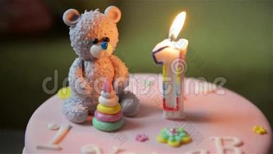 生日蛋糕，宝宝和妈妈庆祝一岁生日
