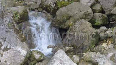 格鲁吉亚高加索<strong>山区</strong>库塔伊西附近有干净水的<strong>山区河流</strong>。 马尔维利峡谷。 国家公园