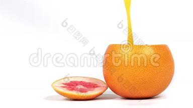 鲜榨果汁倒入葡萄柚中