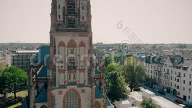 空中无人机视野。 德国杜塞尔多夫教堂圣彼得。 杜塞尔多夫全景