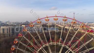 明斯克空中无人机拍摄城市游乐园秋季景观摩天轮吸引娱乐