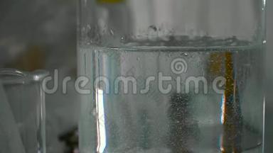 实验室玻璃容器中的凝胶
