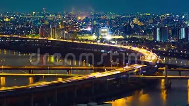 日本东京与阿拉卡瓦河的高速公路夜间中断