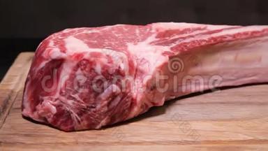 <strong>生鲜</strong>肉Ribeye牛排.. 吃牛排。 <strong>牛肉</strong>牛排。 生肉。 战斧牛排