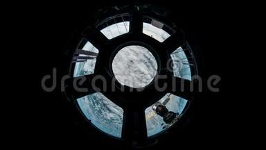 从国际空间站上看到地球。 地球穿过国际空间站的舷窗。 这段视频的元素由美国宇航局提供。