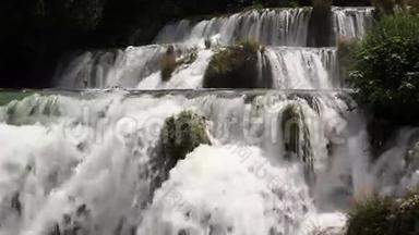 克尔卡河-克拉蒂亚低角度瀑布拍摄