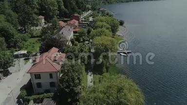 自行车萨默尔意大利意大利里维埃拉房屋无人机飞行近山，意大利湖，无人机4k自然飞行酒店