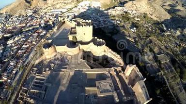 西班牙阿尔<strong>梅里</strong>亚古要塞阿尔卡扎巴防御墙-空中拍摄，包括阿尔<strong>梅里</strong>亚城市全景