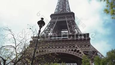 埃菲尔铁塔，巴黎，法国，欧洲.. 夏季春季白天以蓝色观赏著名的旅游景点