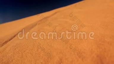 白色沙丘的特写流沙