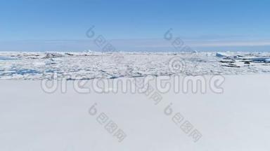 南极洲海岸冰川水面开阔水域