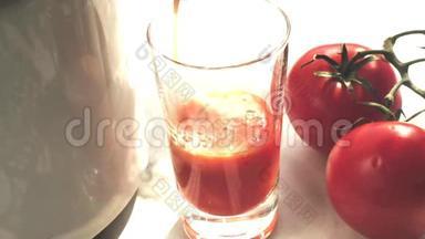 番茄和泡菜汁