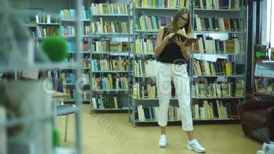 一名<strong>女大学生</strong>在图书馆学习。