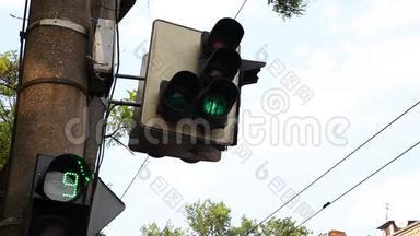 十字路口的红绿灯