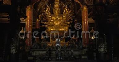 越南白底寺的佛像和祭坛装饰