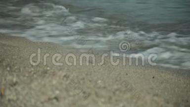 马略卡的西班牙海滩。 <strong>海浪</strong>，<strong>海浪</strong>和阳光的眩光。