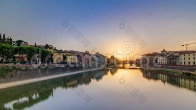 意大利佛罗伦萨时代的阿尔诺河上的佛罗伦萨蓬特·韦奇奥日落景色。