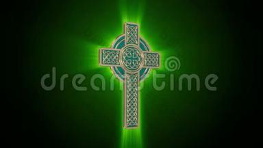 凯尔特金十字与绿色闪光围绕轴旋转。 无缝循环。 Luma哑光