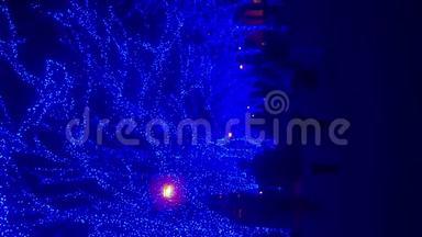 东京原宿街头的蓝色灯光