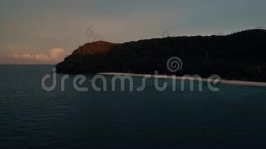 泰国珊瑚岛无人机在岛上拍摄美丽的日落