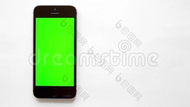 智能手机，绿色屏幕，手动点击